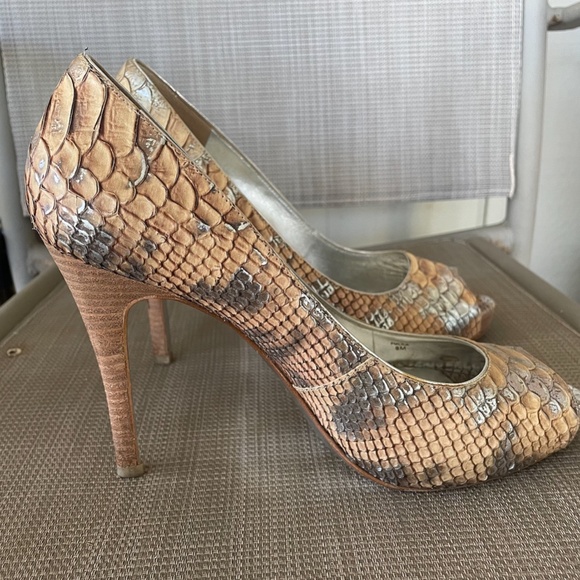 MARCIANO Snakeskin Heels - Picture 4 of 9